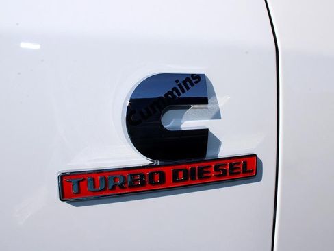 Used 2024 RAM 2500 Tradesman w/ Chrome Appearance Group image 33