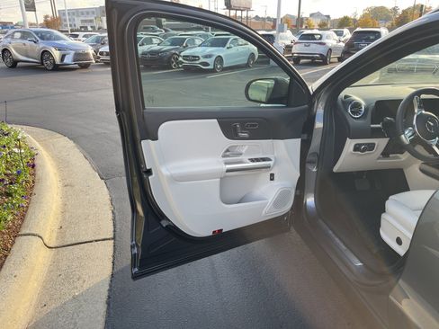 Certified 2025 Mercedes-Benz GLA 250 image 14