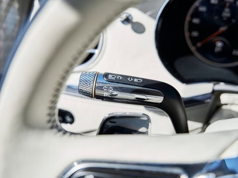 Used 2024 Bentley Flying Spur V8 image 56