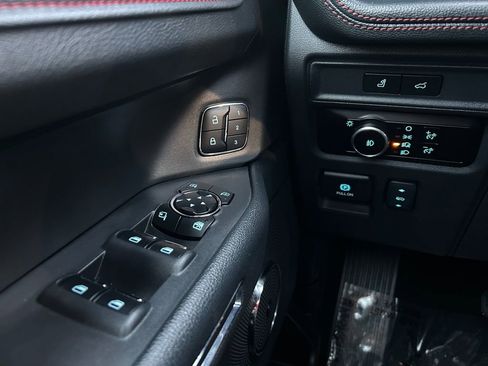 Used 2024 Ford Expedition Limited image 19