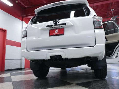 Used 2022 Toyota 4Runner SR5 Premium w/ Moonroof Package RWD image 32