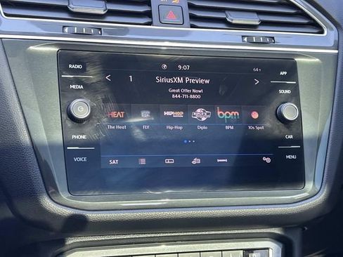 Used 2020 Volkswagen Tiguan SE w/ Panoramic Sunroof Package FWD image 23