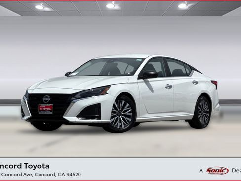 Used 2025 Nissan Altima 2.5 SV FWD image 1