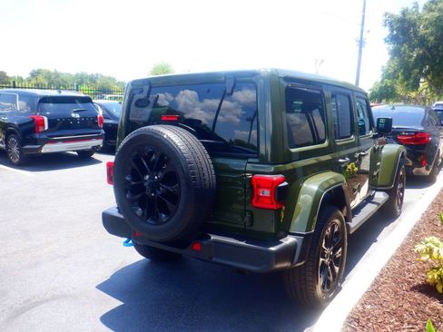 Used 2022 Jeep Wrangler Unlimited Sahara w/ Cold Weather Group AWD/4WD image 2