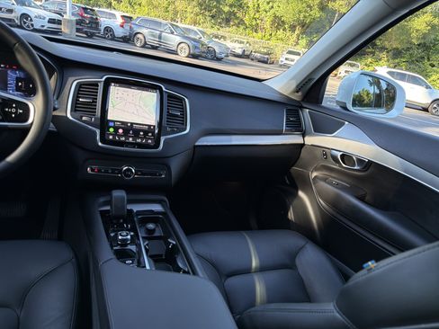 Certified 2025 Volvo XC90 B5 Core AWD/4WD image 31