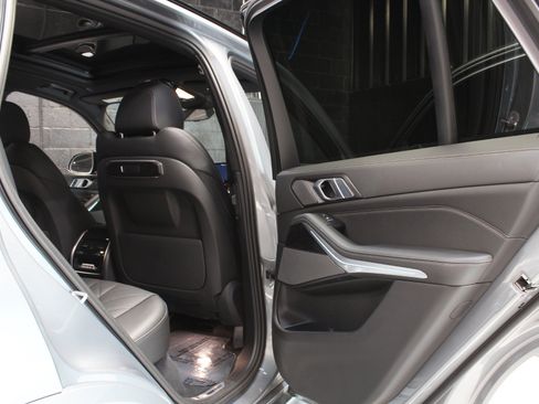 Used 2025 BMW X5 sDrive40i w/ M Sport Package RWD image 41