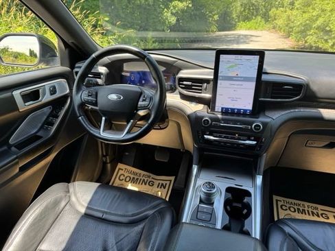 Used 2020 Ford Explorer Platinum w/ Premium Technology Package AWD/4WD image 29