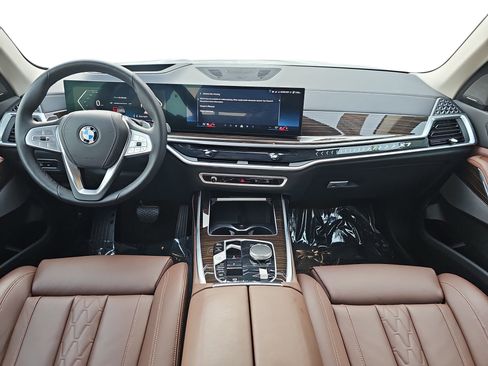 Certified 2024 BMW X7 xDrive40i w/ Premium Package image 9