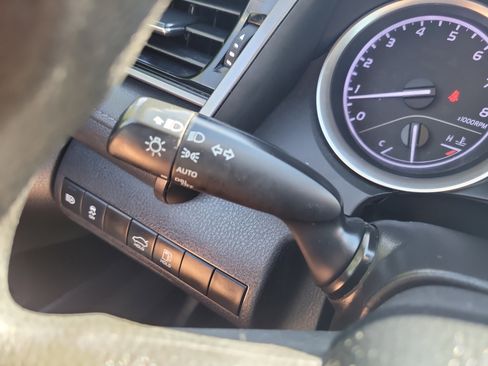 Used 2021 Toyota Camry LE FWD image 29