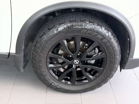 Used 2018 Nissan Rogue SV AWD/4WD image 18