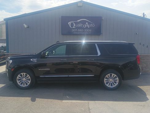 Used 2023 GMC Yukon XL SLT AWD/4WD image 1