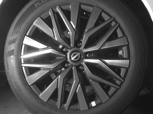 Used 2025 Nissan Altima 2.5 SV FWD image 15