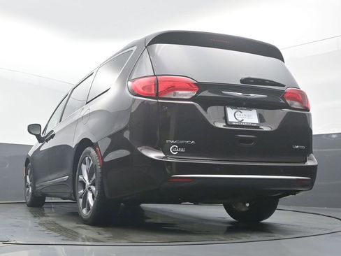 Used 2018 Chrysler Pacifica Limited image 49