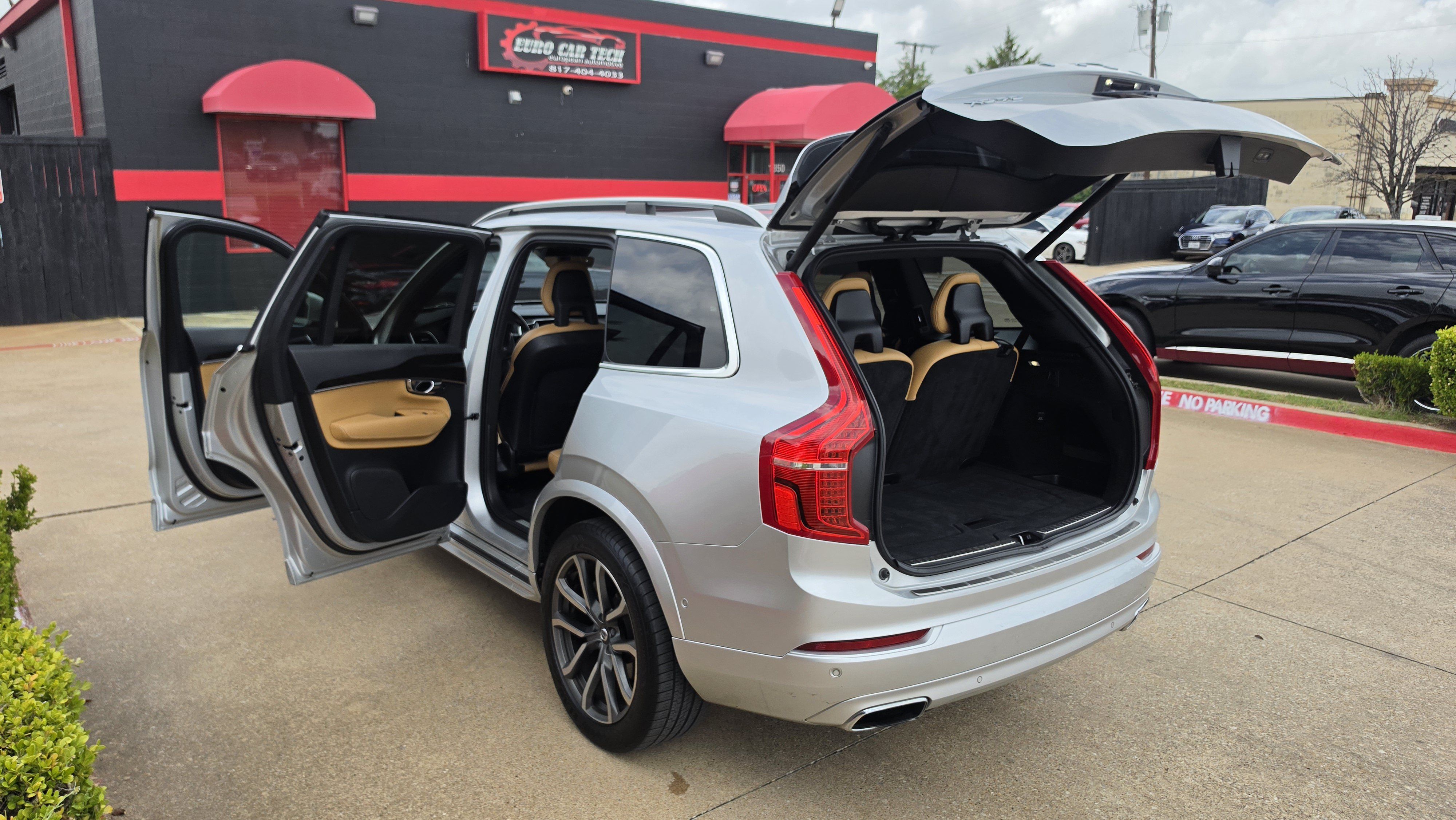 Used 2018 Volvo XC90 T6 Momentum w/ Convenience Package AWD/4WD image 18