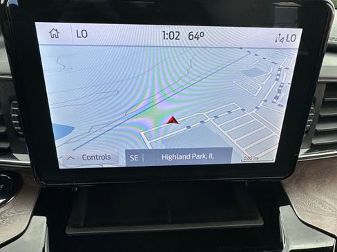 Used 2023 Ford Explorer Platinum image 17