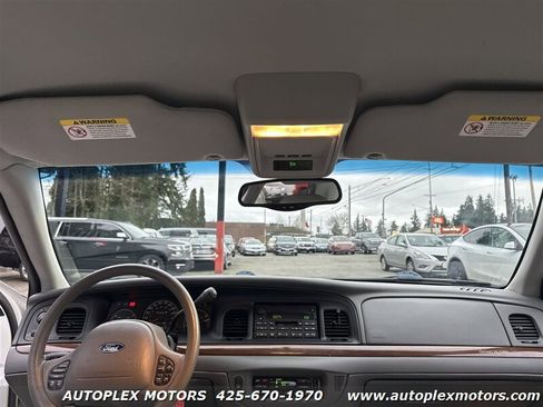 Used 2004 Ford Crown Victoria LX RWD image 13
