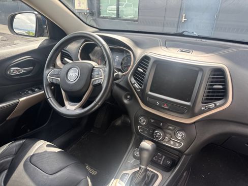 Used 2018 Jeep Cherokee Limited AWD/4WD image 3