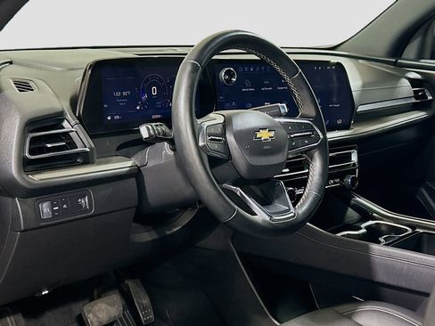 Used 2025 Chevrolet Traverse LT w/ Driver Confidence Package FWD image 7