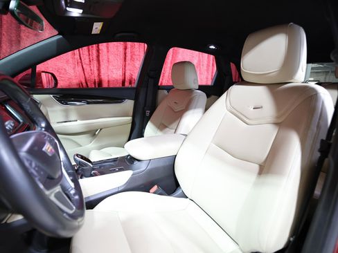 Used 2019 Cadillac XT5 FWD image 14