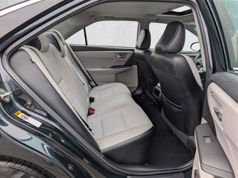 Used 2017 Toyota Camry SE w/ Moonroof Package FWD image 19