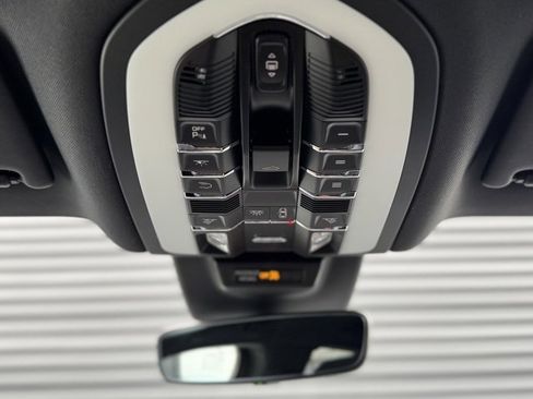 New 2026 Porsche Macan image 30