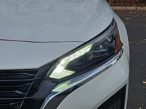 Certified 2023 Nissan Altima 2.5 SV image 9