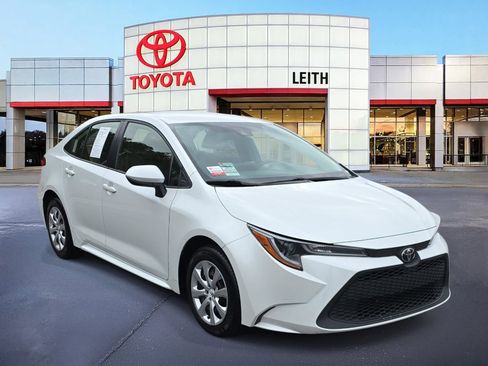 Certified 2022 Toyota Corolla LE image 3
