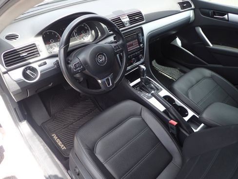 Used 2013 Volkswagen Passat 2.5 SE FWD image 9