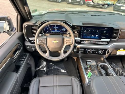 Used 2025 Chevrolet Silverado 1500 High Country w/ High Country Premium Package AWD/4WD image 28
