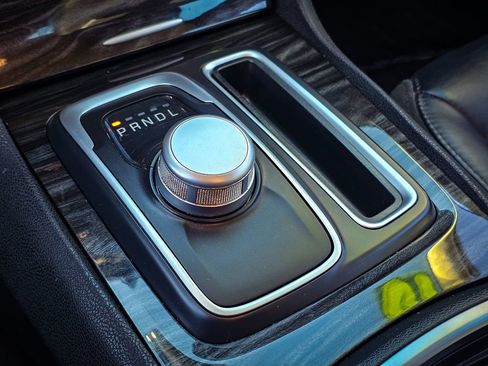 Used 2016 Chrysler 300 Limited image 26