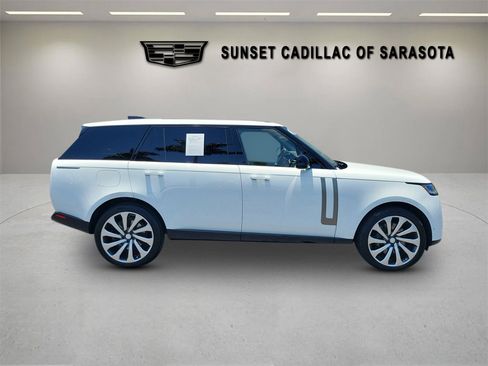 Used 2025 Land Rover Range Rover Long Wheelbase SE AWD/4WD image 3