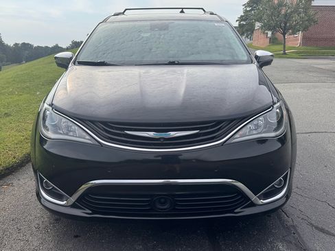 Used 2018 Chrysler Pacifica Limited w/ Advanced Safetytec Group image 4