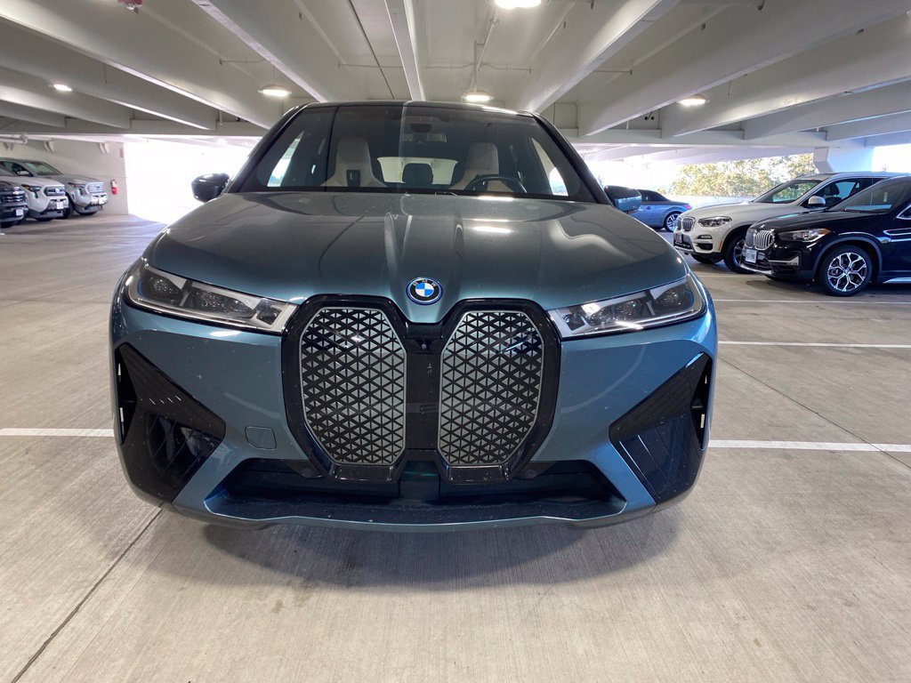 Used 2024 BMW iX xDrive50 w/ Premium Package AWD/4WD image 7