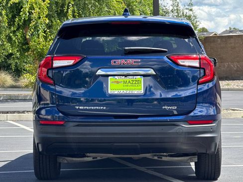 Used 2022 GMC Terrain SLE w/ LPO, Floor Liner Package AWD/4WD image 12
