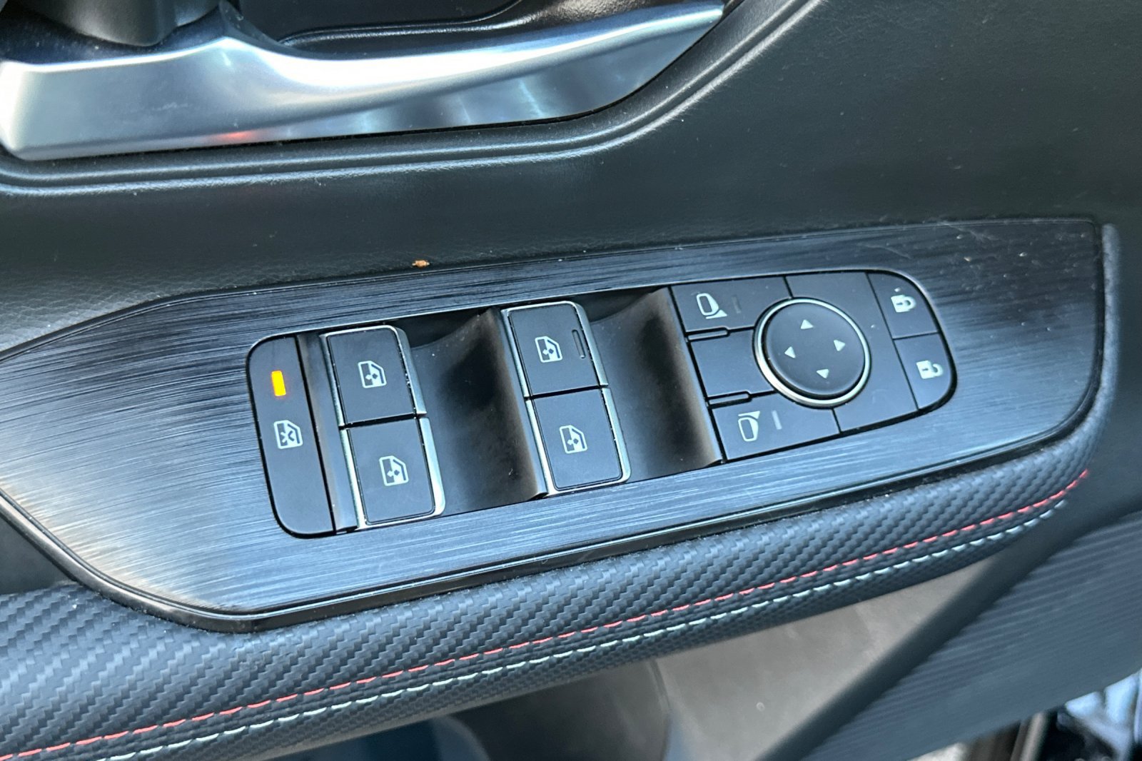 Used 2025 Nissan Kicks SR AWD/4WD image 12