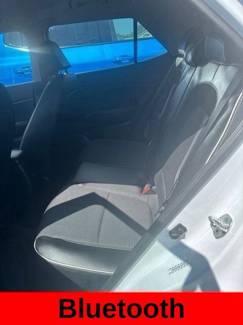 Used 2022 Hyundai Venue Limited w/ Cargo Package FWD image 3