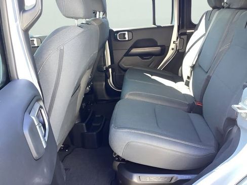 Used 2024 Jeep Wrangler Unlimited Sahara AWD/4WD image 16