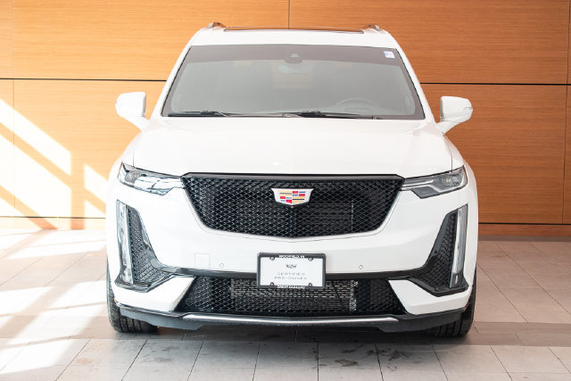 Used 2025 Cadillac XT6 Sport w/ Technology Package AWD/4WD image 2