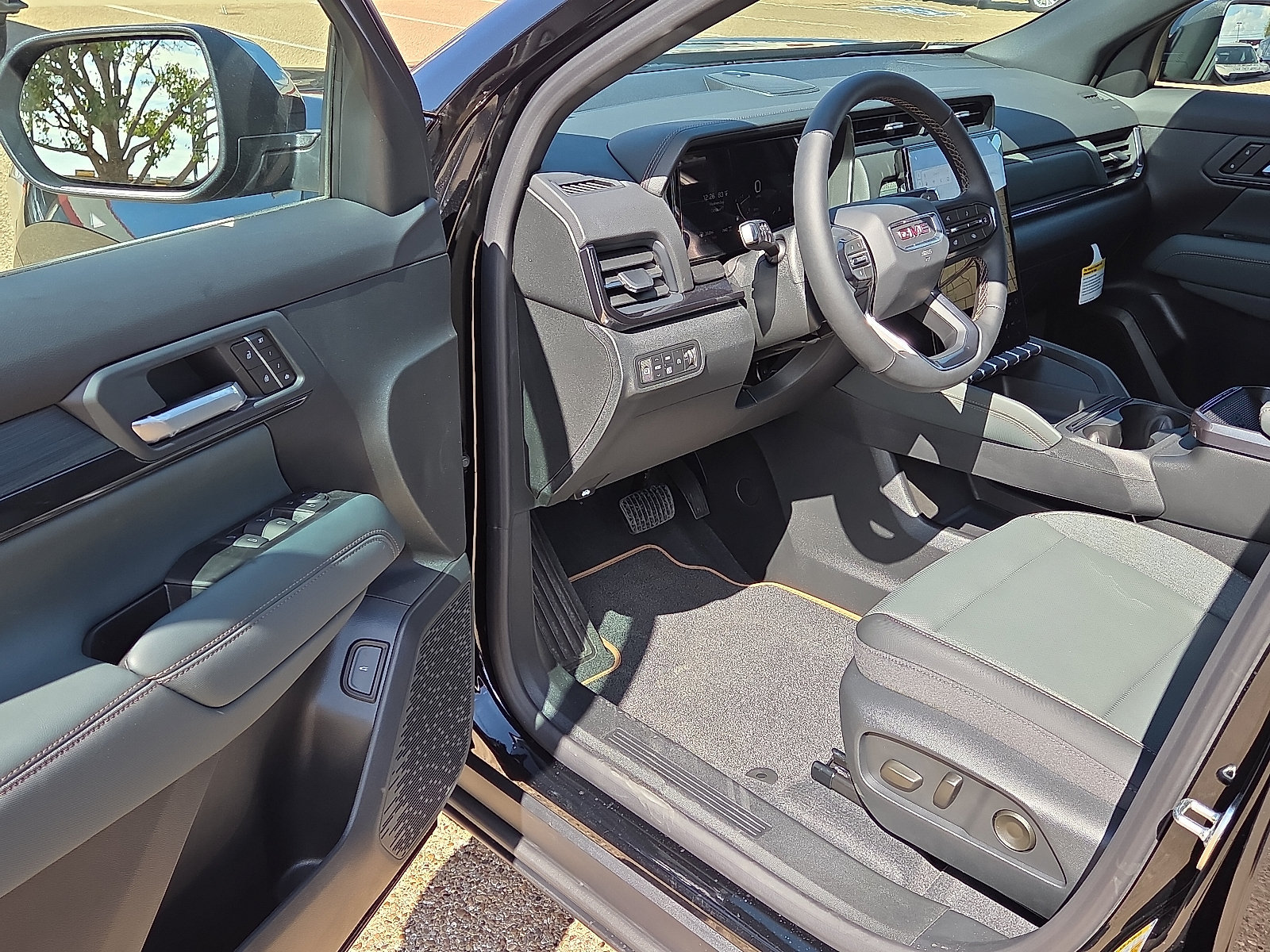 New 2027 GMC Terrain AT4 w/ Convenience Package III AWD/4WD image 11
