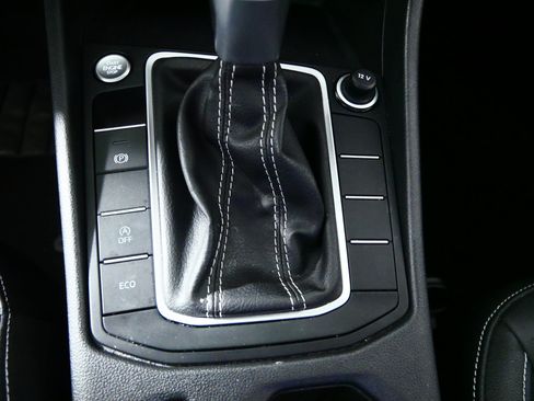 Used 2024 Volkswagen Jetta SE FWD image 29