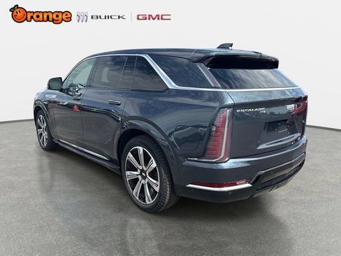 Used 2025 Cadillac Escalade IQ Luxury 2 w/ LPO, Premium Carpet Package AWD/4WD image 5