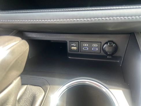 Used 2022 Toyota Highlander XLE image 16