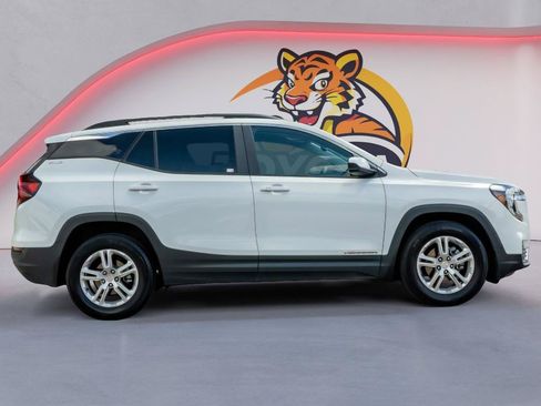 Used 2024 GMC Terrain SLE w/ Driver Convenience Package FWD image 4