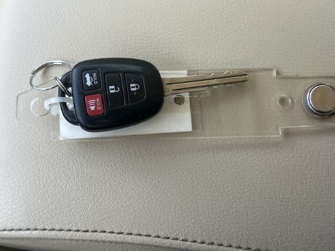 Used 2014 Toyota Camry SE FWD image 35