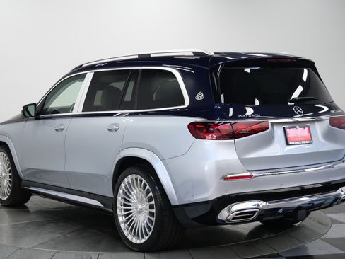 Used 2024 Mercedes-Benz Maybach GLS 600 4MATIC image 7