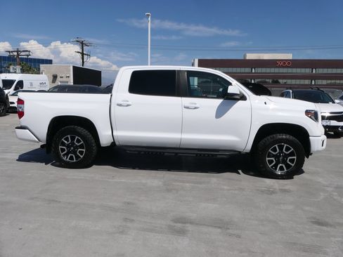 Used 2019 Toyota Tundra Limited w/ Limited Premium Package AWD/4WD image 2