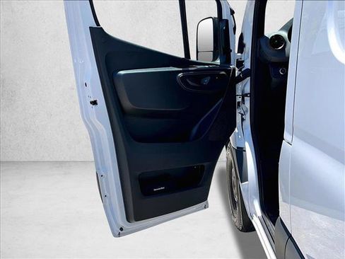 Used 2025 Mercedes-Benz Sprinter 2500 image 18