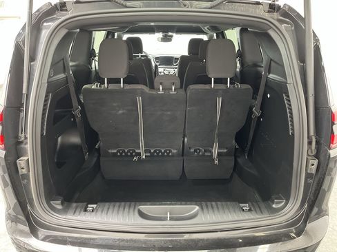 Used 2022 Chrysler Pacifica Touring AWD/4WD image 27