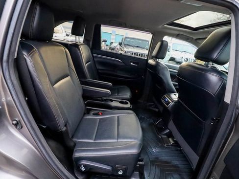 Used 2017 Toyota Highlander Limited image 49