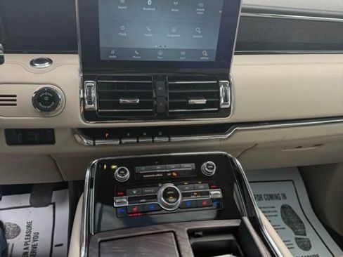 Used 2020 Lincoln Navigator L Reserve w/ Luxury Package AWD/4WD image 12